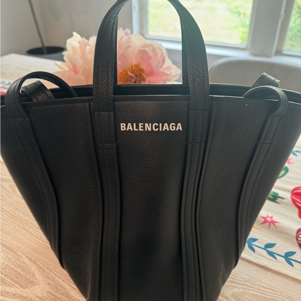 Balenciaga! No stains, real leather, removable strap, authenticity certificate
